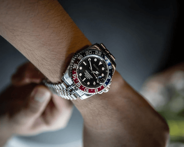 How to maintain mechanical watches? - skyrim trading llp